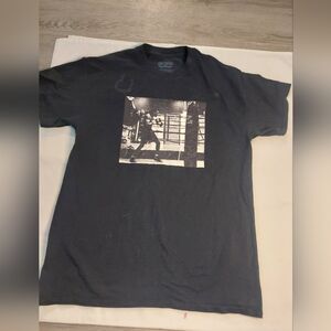 This Gildan Dryblend Boxer T-Shirt is a must-have for any wardrobe. SIZE M.